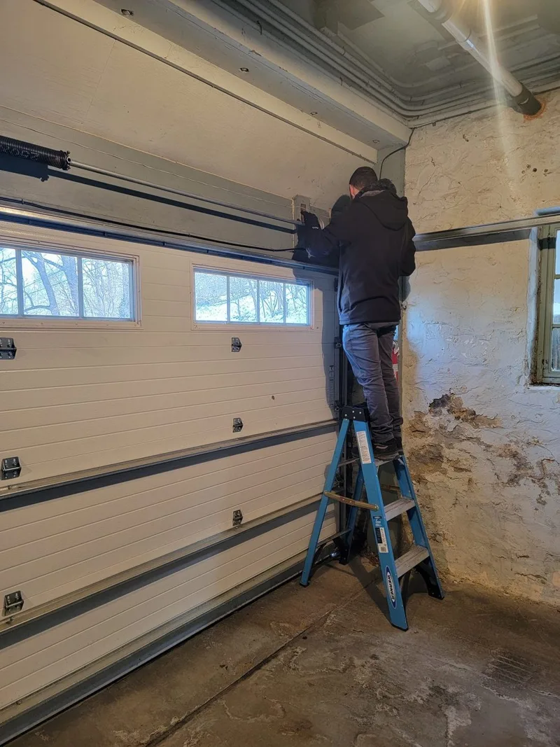 Garage door work near Sunset Drive in Kansas City